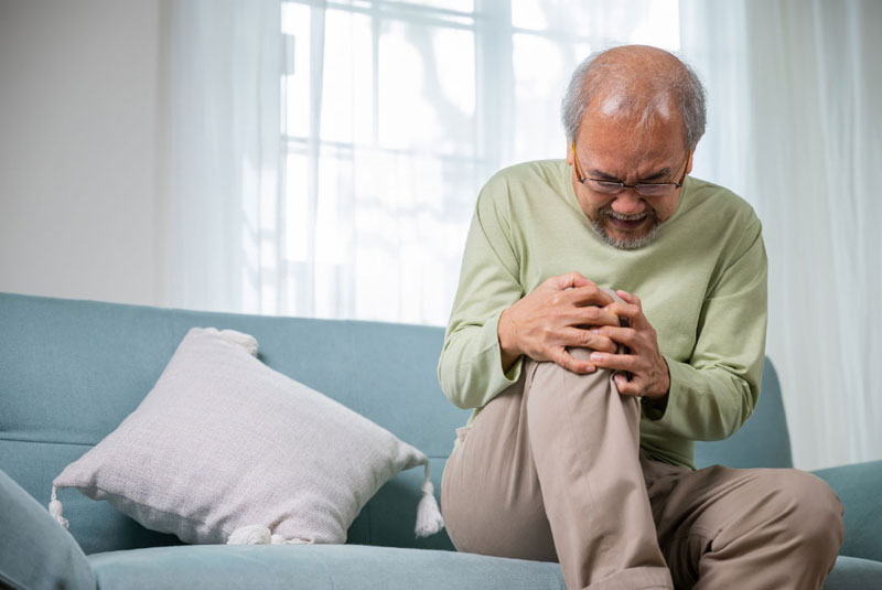 Senior-man-suffering-from-severe-knee-joint-pain.jpg
